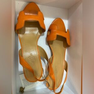 Sz 37 Hermes sandals short heels signs of wear on the bottom and some few scuffs